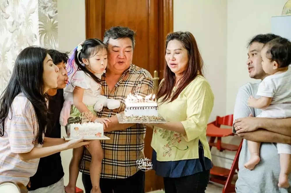 Ulang tahun ayah Sarwendah © 2020 brilio.net