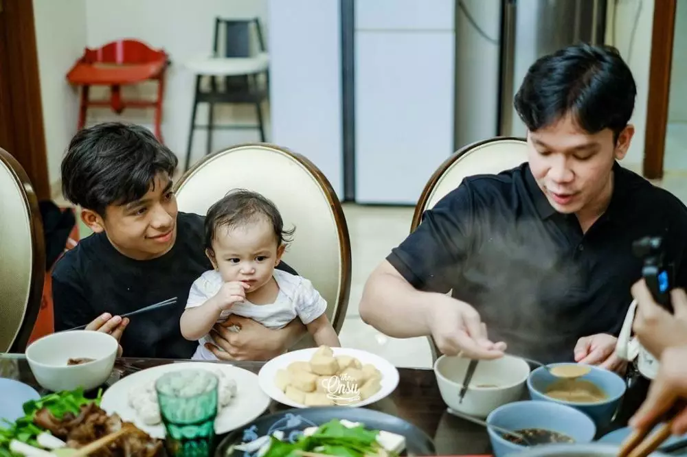 Ulang tahun ayah Sarwendah © 2020 brilio.net