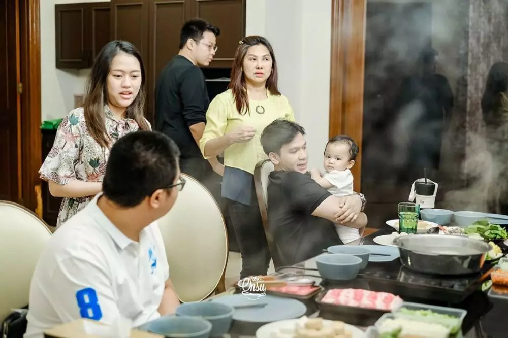 Ulang tahun ayah Sarwendah © 2020 brilio.net