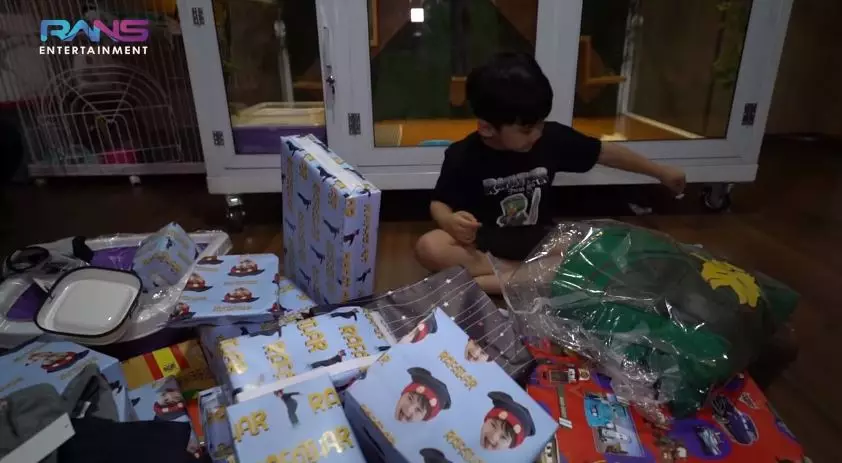 Potret kado mewah yang diterima Rafathar © 2020 YouTube/Rans Entertainment