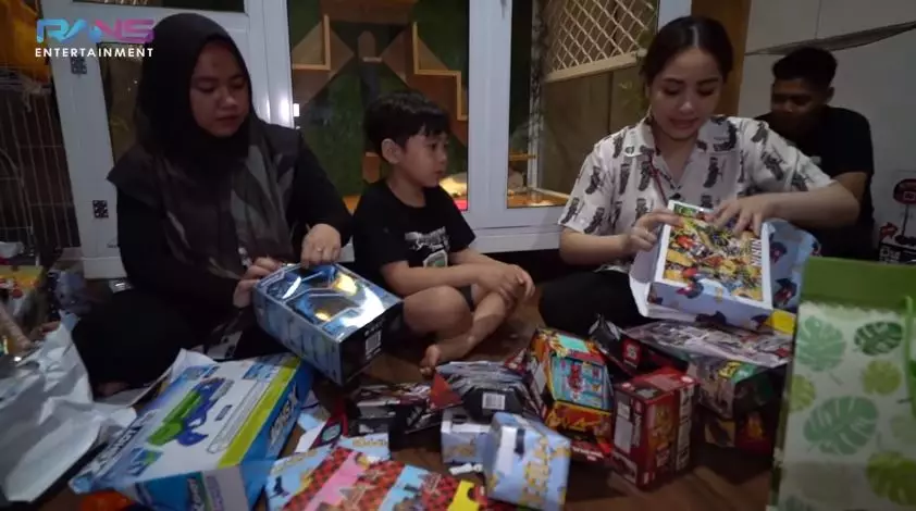 Potret kado mewah yang diterima Rafathar © 2020 YouTube/Rans Entertainment