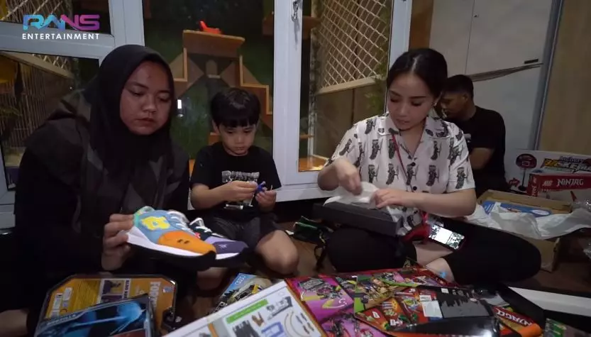 Potret kado mewah yang diterima Rafathar © 2020 YouTube/Rans Entertainment