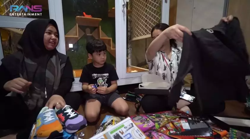 Potret kado mewah yang diterima Rafathar © 2020 YouTube/Rans Entertainment