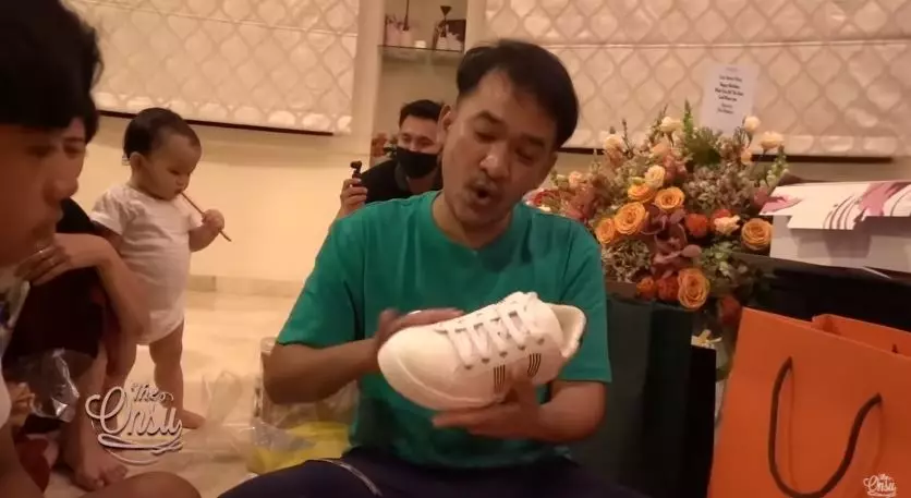 Potret kado ulang tahun Ruben Onsu © 2020 YouTube/The Onsu Family Potret kado ulang tahun Ruben Onsu © 2020 YouTube/The Onsu Family