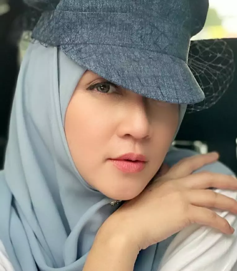 pemotretan Dina Lorenza berbagai sumber pemotretan Dina Lorenza berbagai sumber