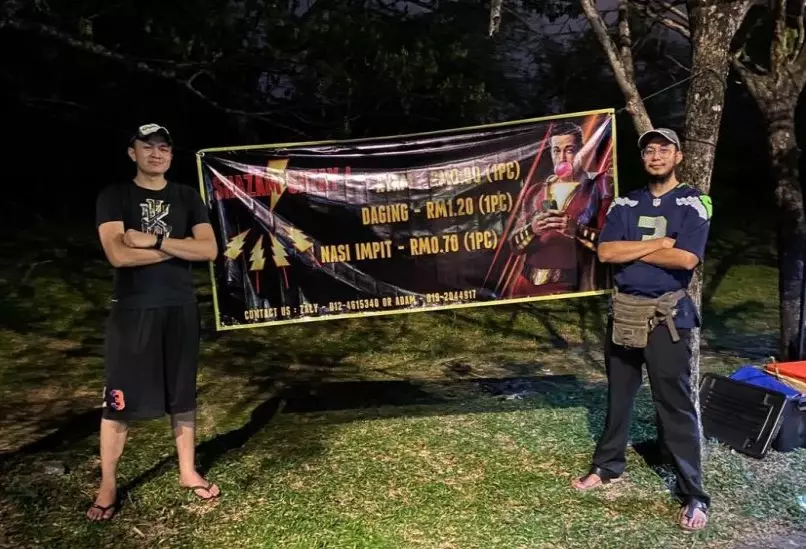 Viral pilot dan insinyur jadi penjual sate Instagram/@shazamsatay