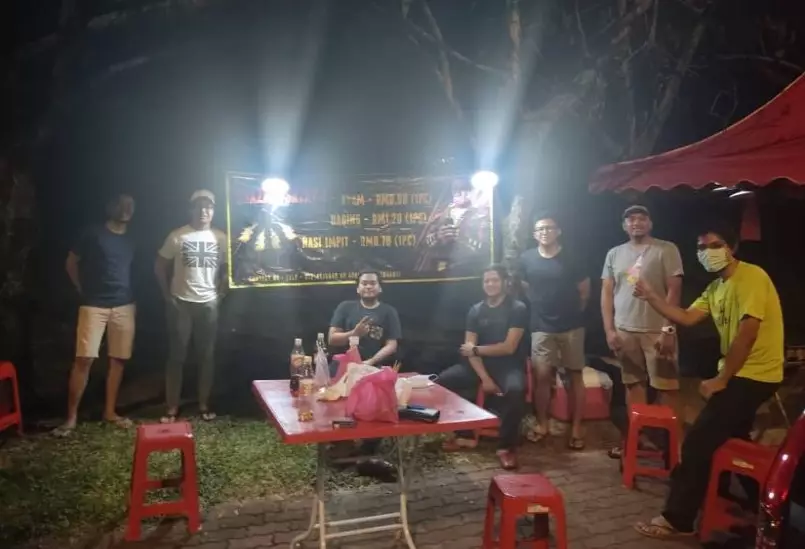 Viral pilot dan insinyur jadi penjual sate Instagram/@shazamsatay