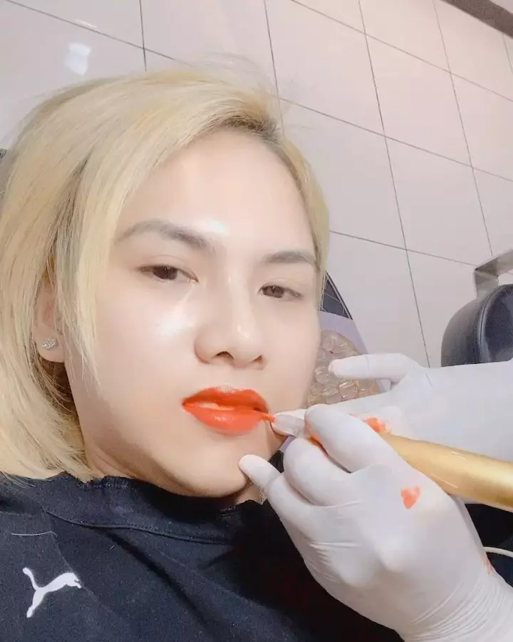 Evelyn sulam bibir instagram Evelyn sulam bibir instagram