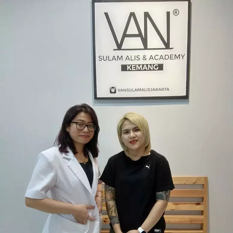 Evelyn sulam bibir instagram Evelyn sulam bibir instagram