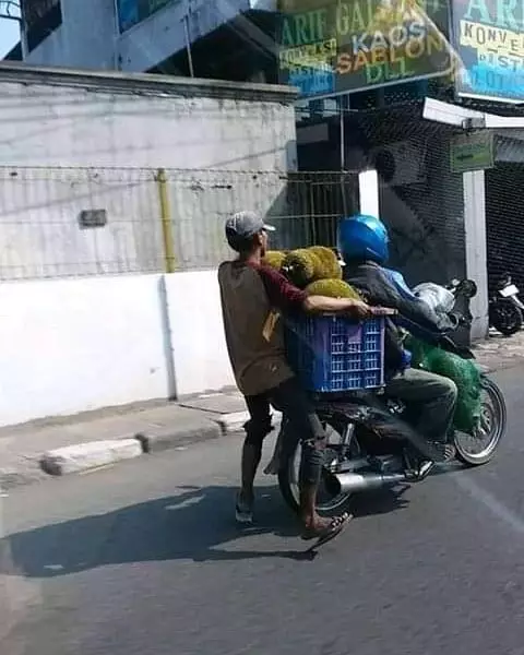momen apes dibonceng motor © 2020 instagram.com momen apes dibonceng motor © 2020 instagram.com