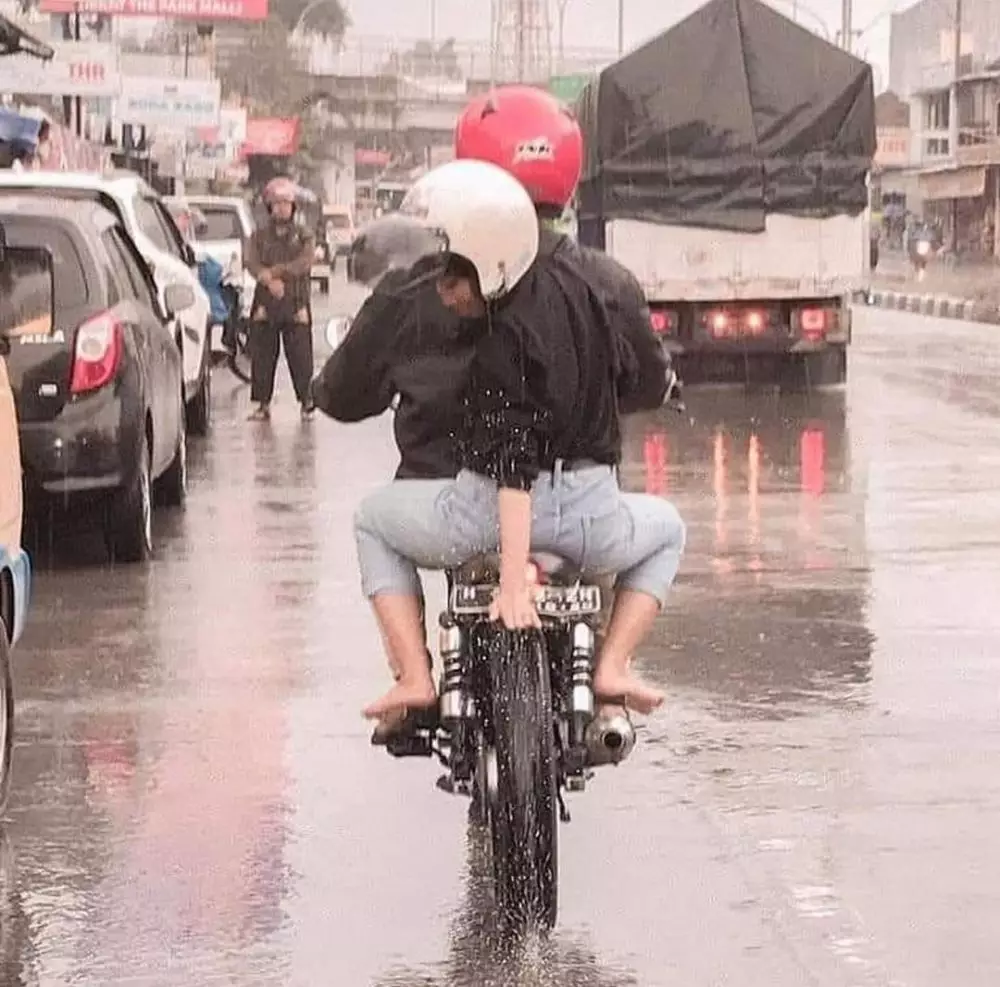 momen apes dibonceng motor © 2020 instagram.com momen apes dibonceng motor © 2020 instagram.com
