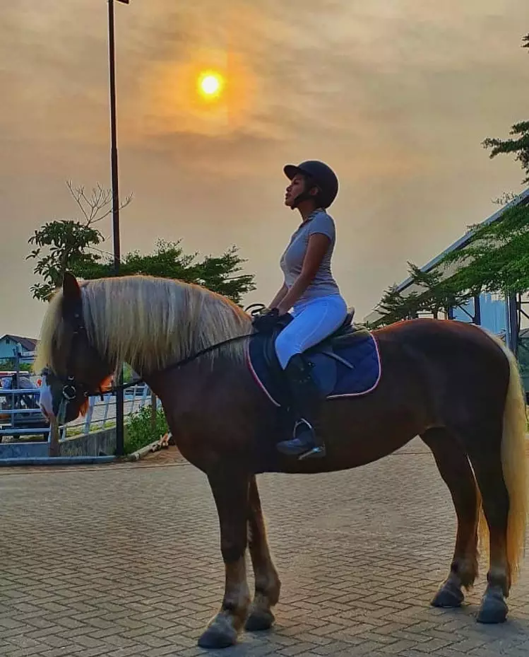 seleb idap skoliosis © 2020 Instagram