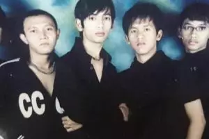 10 Transformasi Rian D'Masiv dari awal karier, gaya rambutnya ikonik