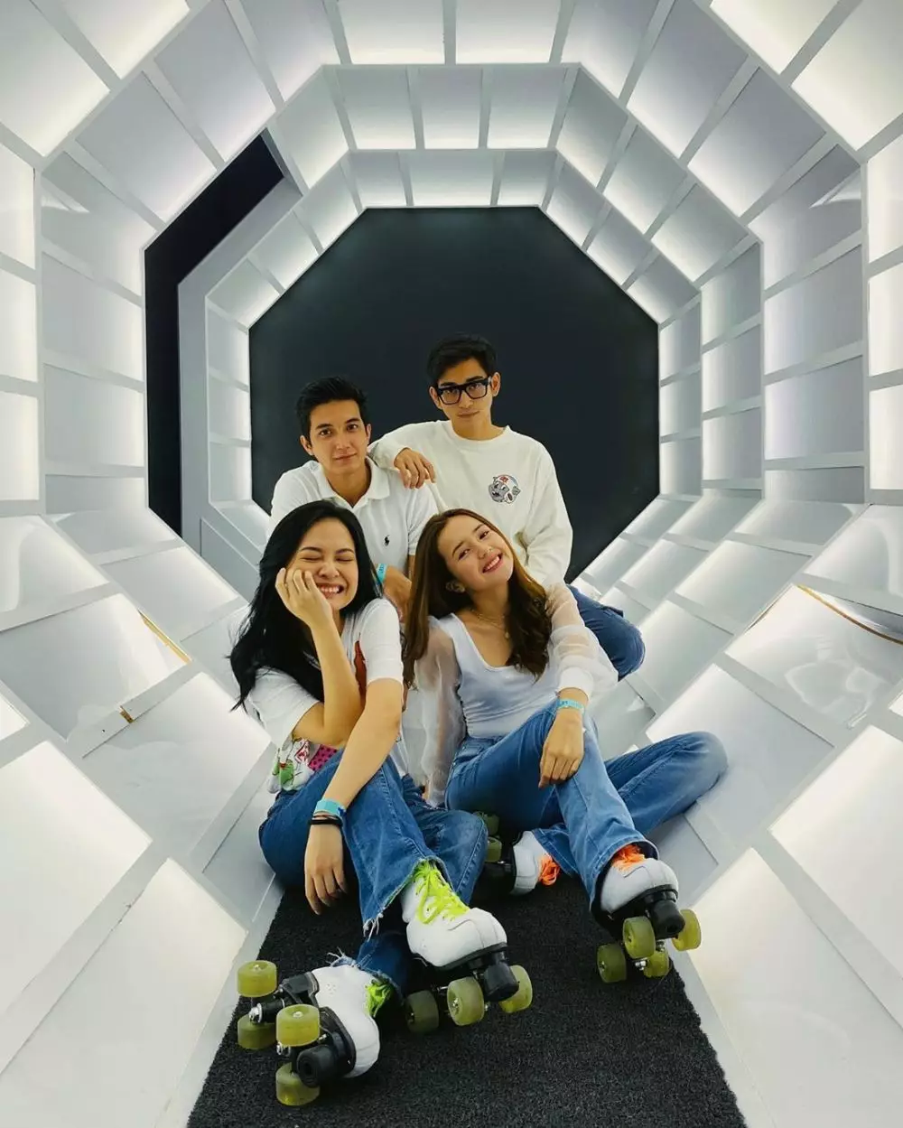 Momen kebersamaan Beby Tsabina, Bio One, Hanggini & Junior Roberts © 2020 Instagram