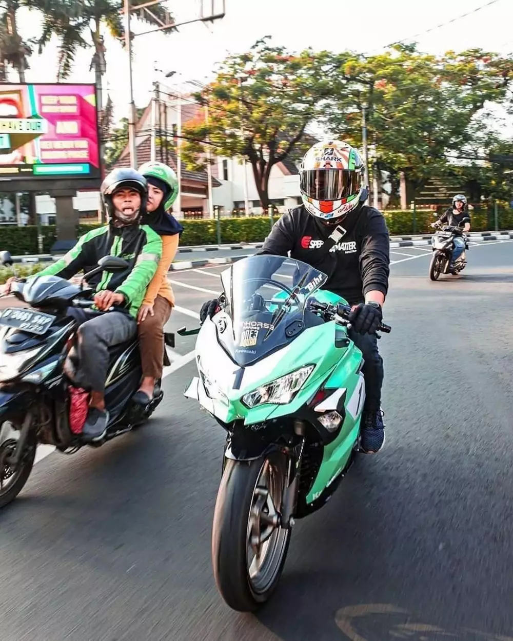 Momen absurd driver ojek online Instagram