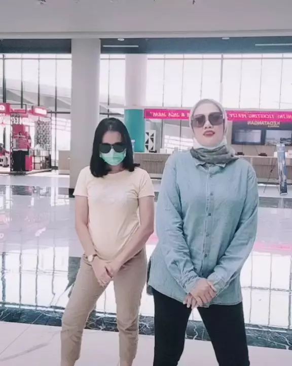 Potret terbaru Elly Sugigi usai pengencangan wajah © 2020 Instagram/@ellysugigi_real_ 
