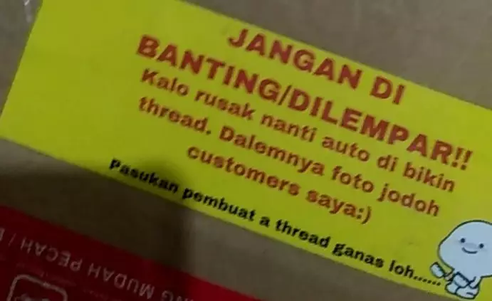 Peringatan di paket barang Twitter