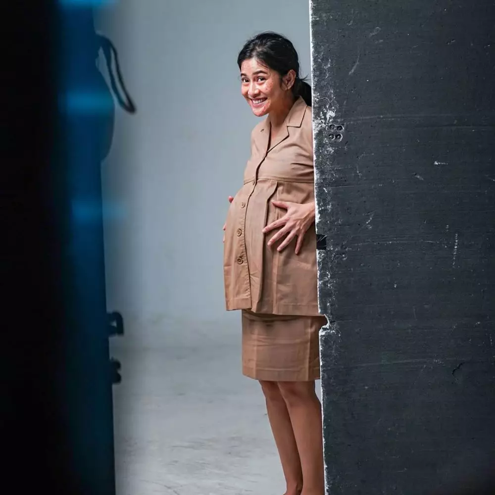 Penampilan Dian Sastro di film Guru-Guru Gokil © 2020 brilio.net Penampilan Dian Sastro di film Guru-Guru Gokil © 2020 brilio.net