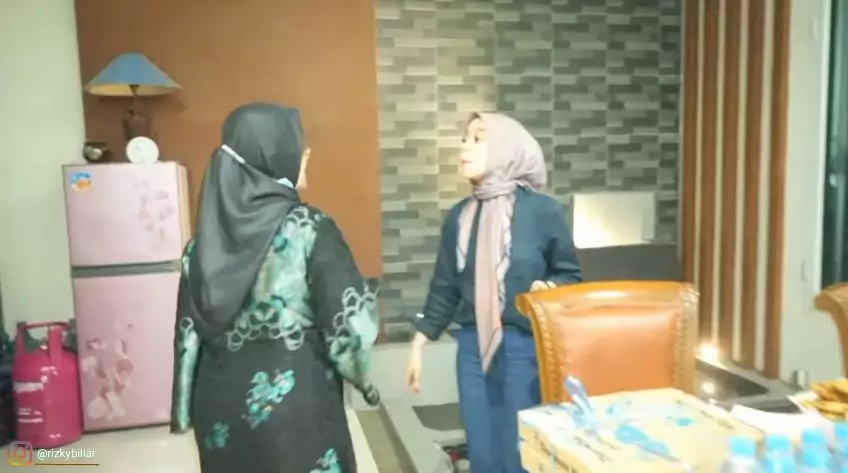Lesty Kejora dan ibunda Rizky Billar  YouTube
