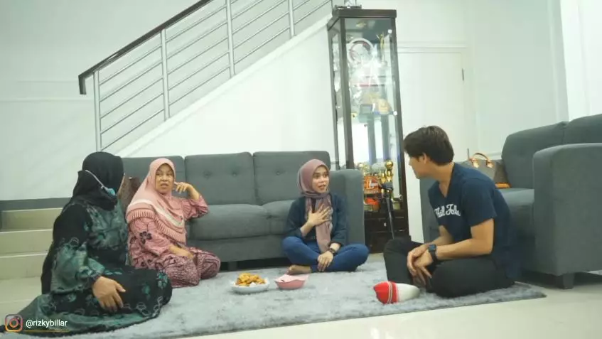 Lesty Kejora dan ibunda Rizky Billar  YouTube