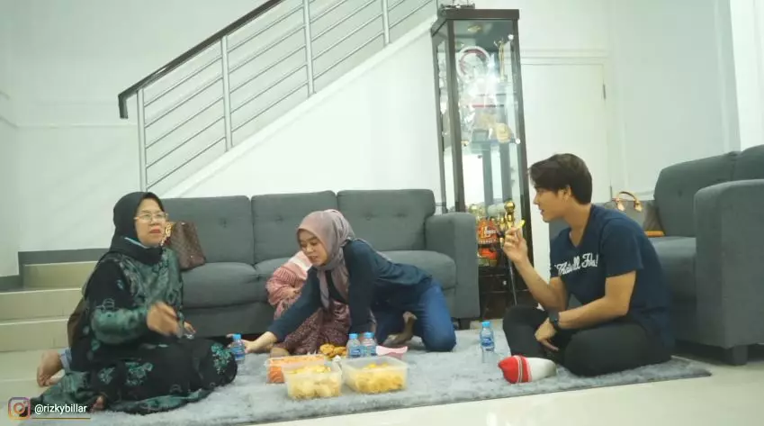 Lesty Kejora dan ibunda Rizky Billar  YouTube