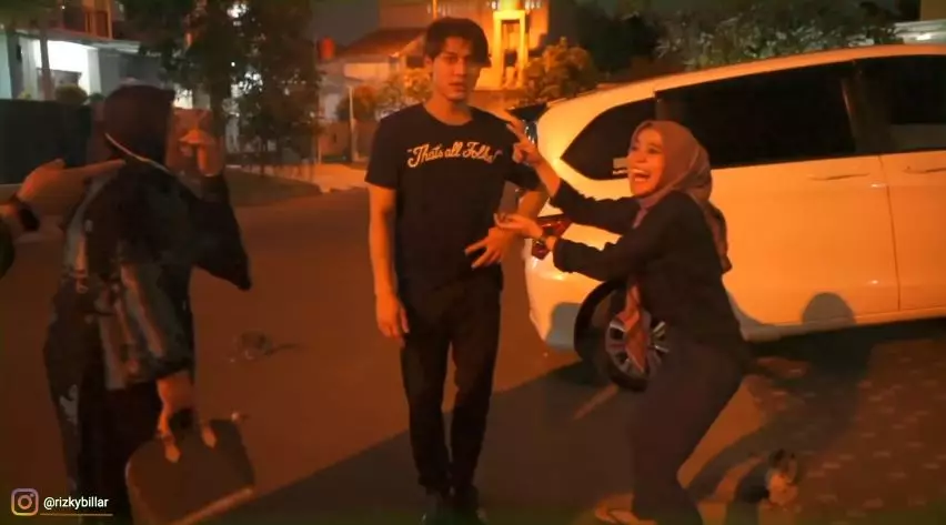 Lesty Kejora dan ibunda Rizky Billar  YouTube