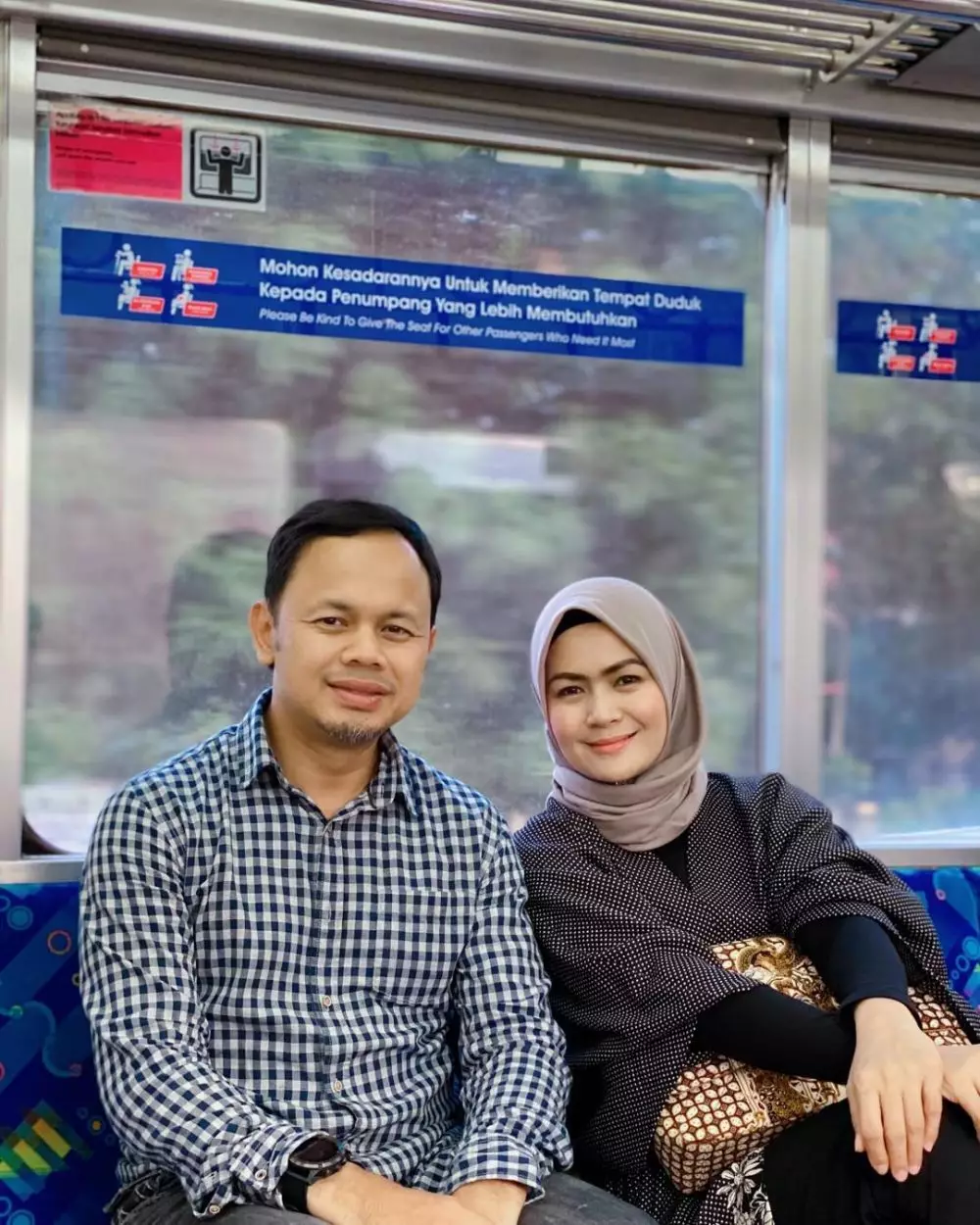 Gaya istri pejabat dampingi suami kerja Instagram Gaya istri pejabat dampingi suami kerja Instagram