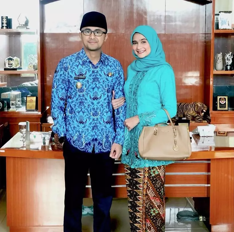 Gaya istri pejabat dampingi suami kerja Instagram Gaya istri pejabat dampingi suami kerja Instagram