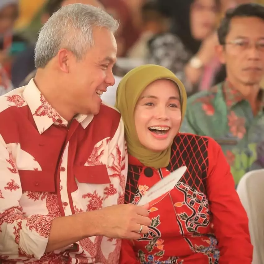 Gaya istri pejabat dampingi suami kerja Instagram Gaya istri pejabat dampingi suami kerja Instagram