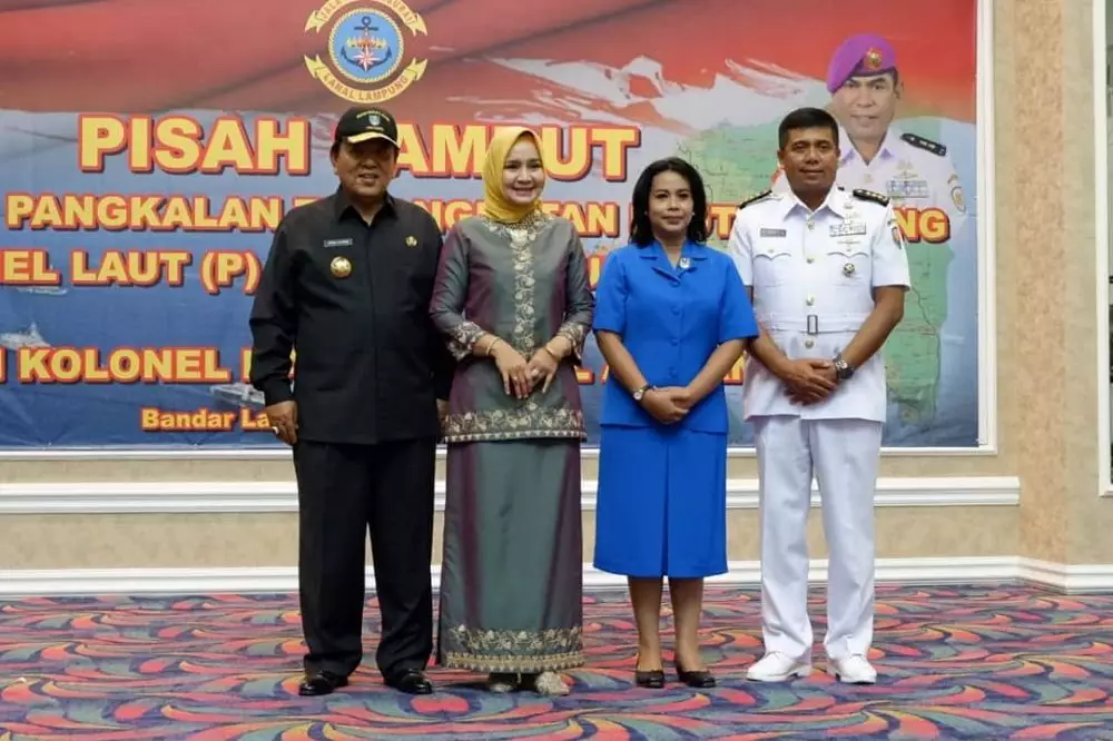 Gaya istri pejabat dampingi suami kerja Instagram Gaya istri pejabat dampingi suami kerja Instagram