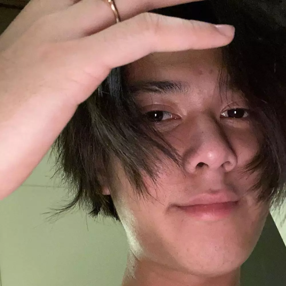 Iqbaal berambut gondrong  Instagram Iqbaal berambut gondrong  Instagram