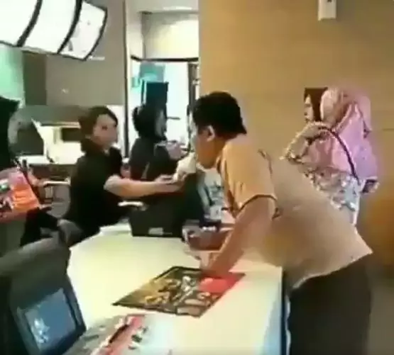 aksi lucu makan es krim Berbagai Sumber aksi lucu makan es krim Berbagai Sumber