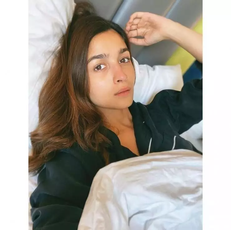 muka bantal seleb Bollywood berbagai sumber muka bantal seleb Bollywood berbagai sumber