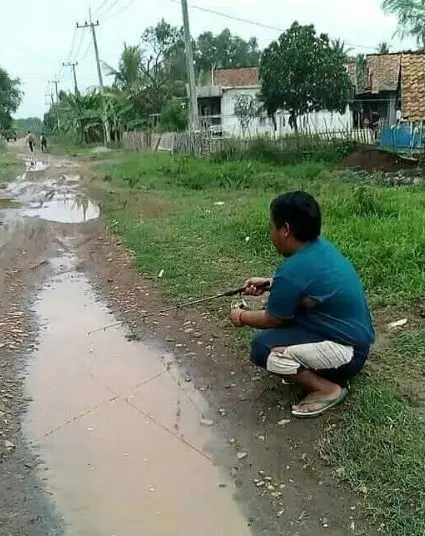 momen nyantai di pinggir jalan © 2020 instagram.com momen nyantai di pinggir jalan © 2020 instagram.com