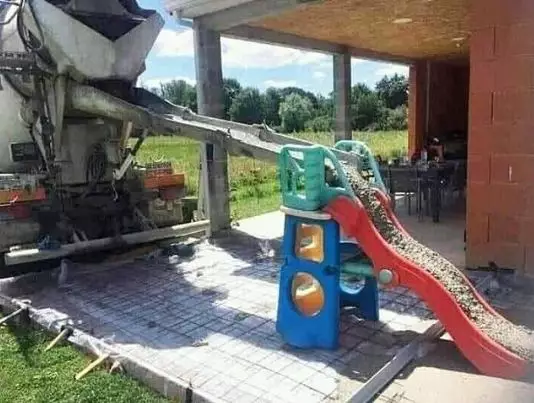 tingkah iseng pakai barang di rumah © 2020 instagram.com