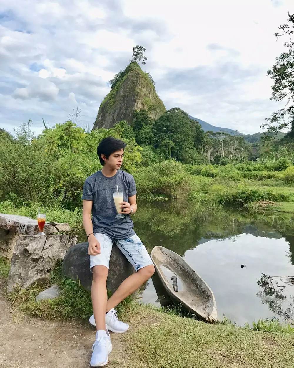 Penyanyi Ravil Ravv © 2020 brilio.net