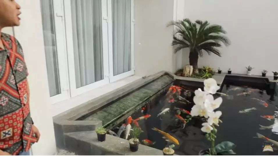 Potret rumah mewah Jordi Onsu © 2020 YouTube/YukiKato