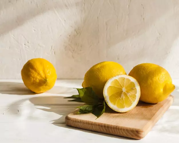 Cara alami memutihkan gigi freepik.com