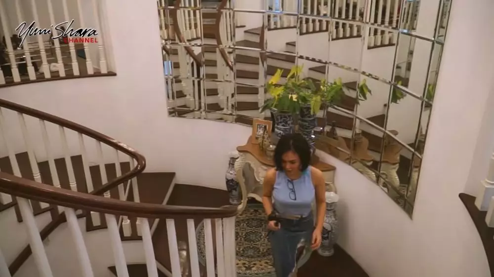 lantai dua rumah Yuni Shara YouTube lantai dua rumah Yuni Shara YouTube
