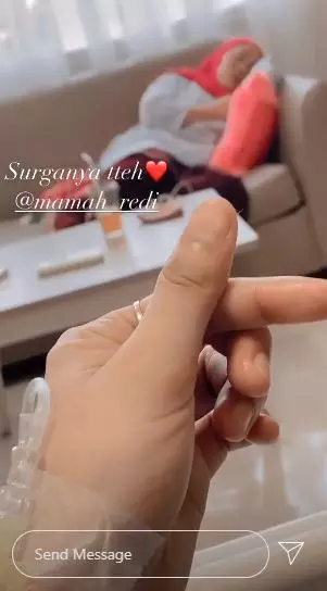 Lesty Kejora dirawat di rumah sakit © 2020 Instagram/@lestykejora Lesty Kejora dirawat di rumah sakit © 2020 Instagram/@lestykejora