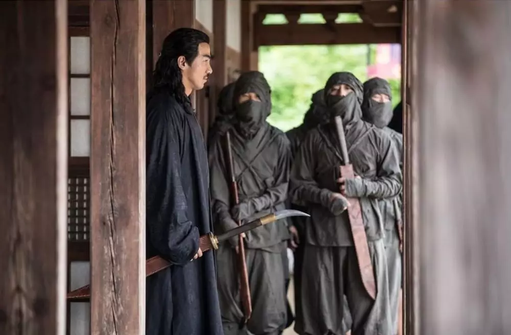 Joe Taslim syuting film Korea © 2020 brilio.net Instagram