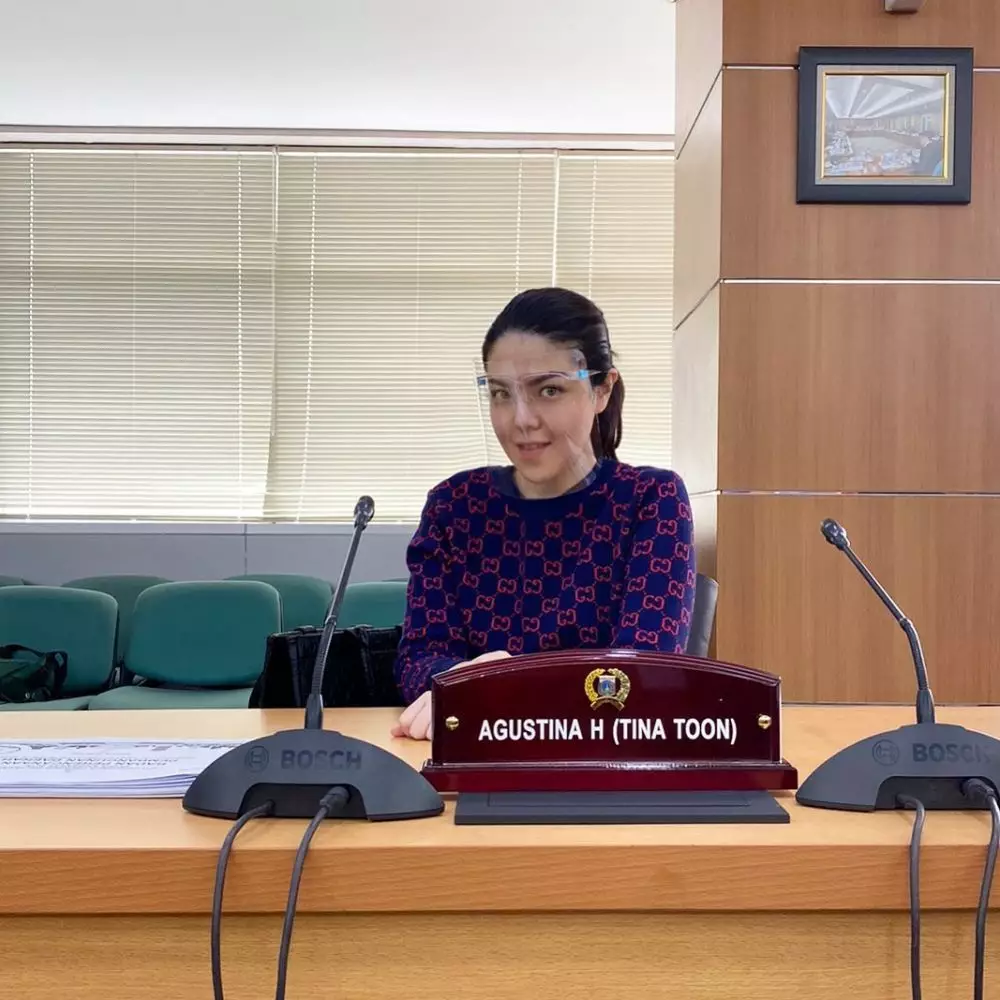 potret Tina Toon jadi anggota dewan © 2020 brilio.net Instagram