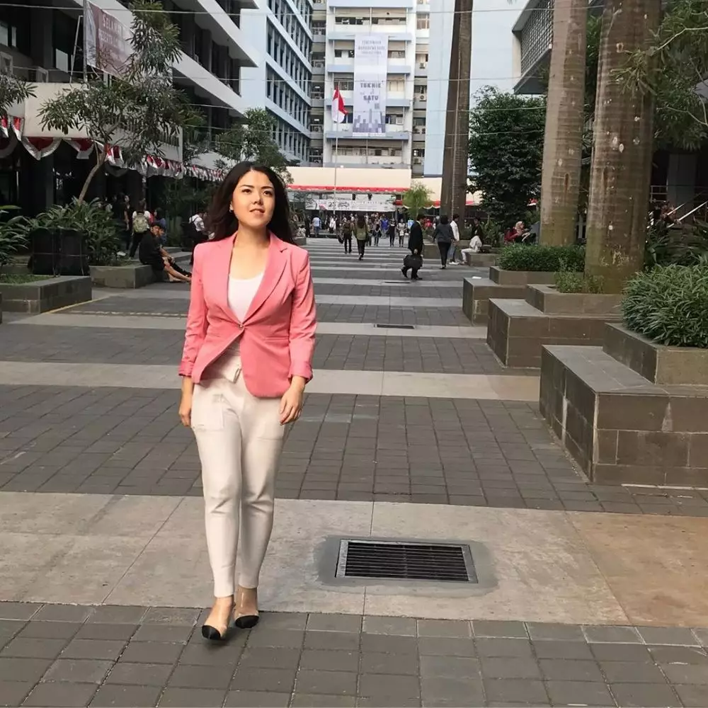 potret Tina Toon jadi anggota dewan © 2020 brilio.net Instagram