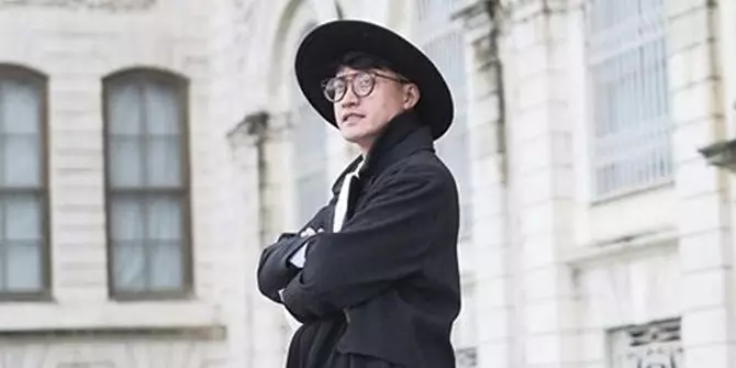 Meninggal di usia 42 tahun, ini 7 perjalanan karier Barli Asmara © 2020 brilio.net Meninggal di usia 42 tahun, ini 7 perjalanan karier Barli Asmara © 2020 brilio.net