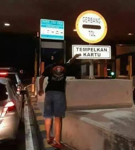 potret absurd ikut aturan berbagai sumber