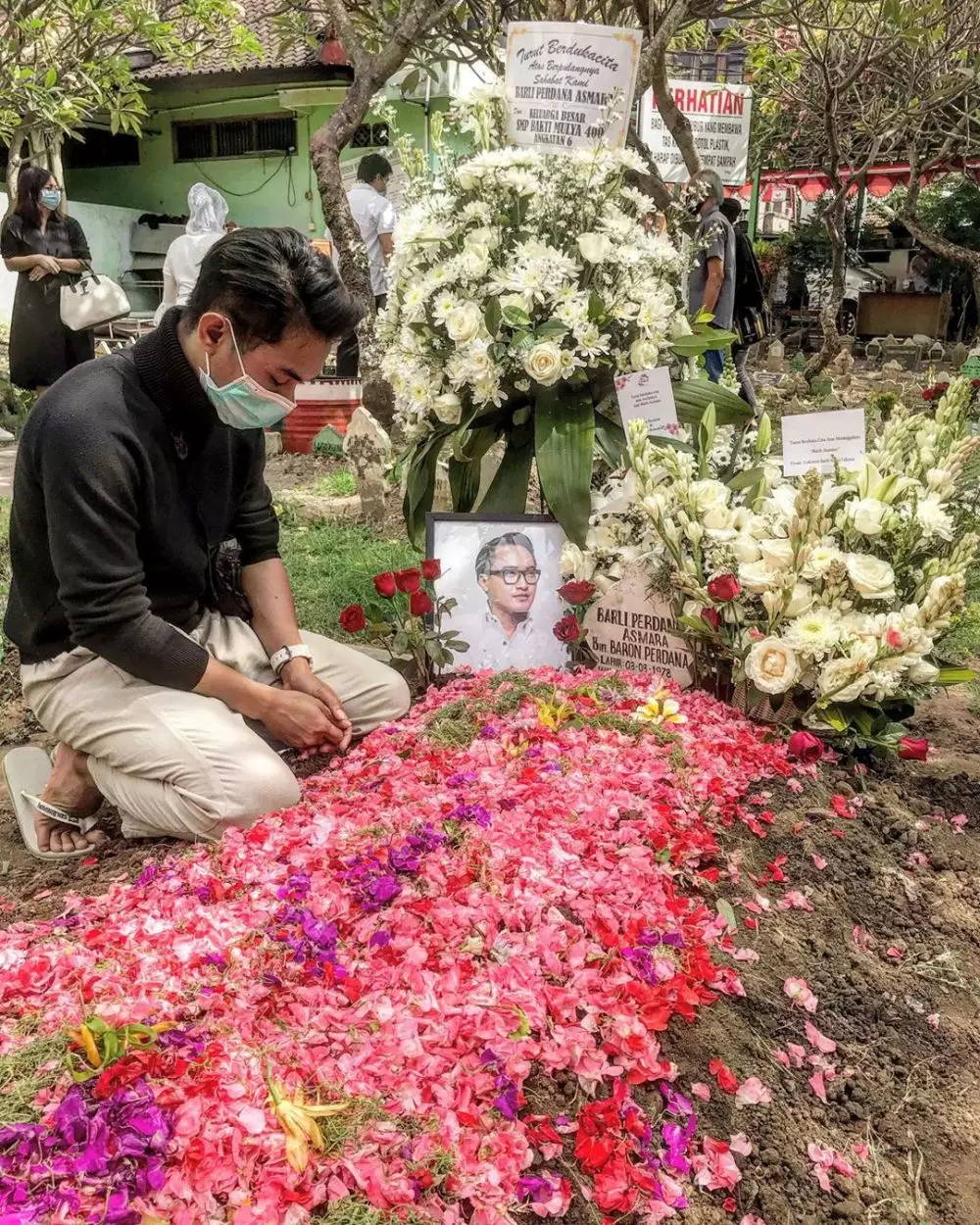 potret pemakaman Barli instagram 