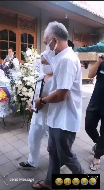 potret pemakaman Barli instagram 