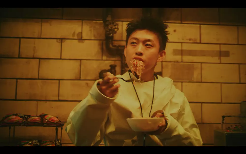 5 Alasan “Love in My Pocket” Rich Brian viral di YouTube, ada Indomie berbagai sumber 5 Alasan “Love in My Pocket” Rich Brian viral di YouTube, ada Indomie berbagai sumber