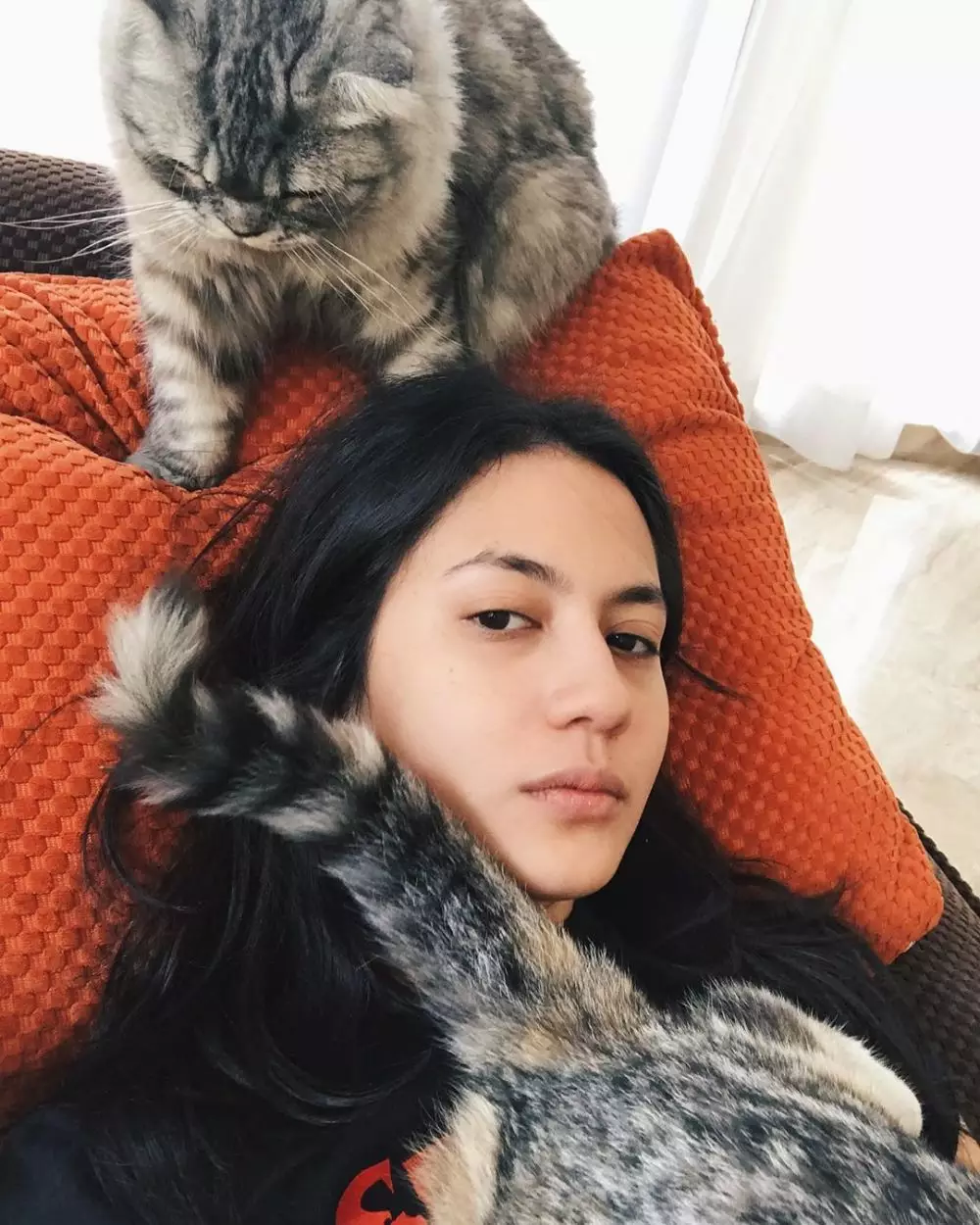 Pevita Pearce muka bantal Instagram