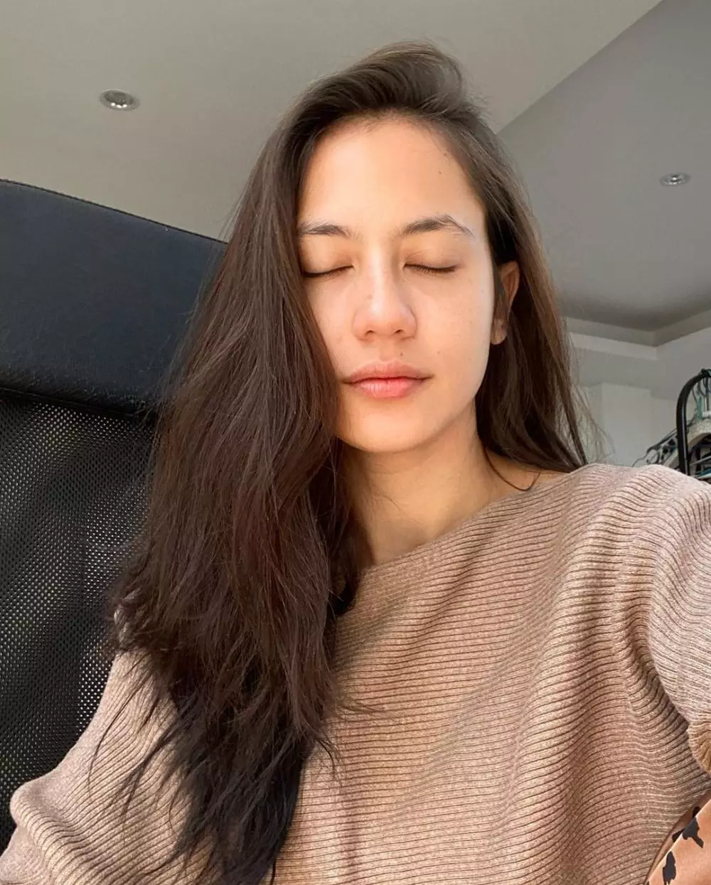 Pevita Pearce muka bantal Instagram